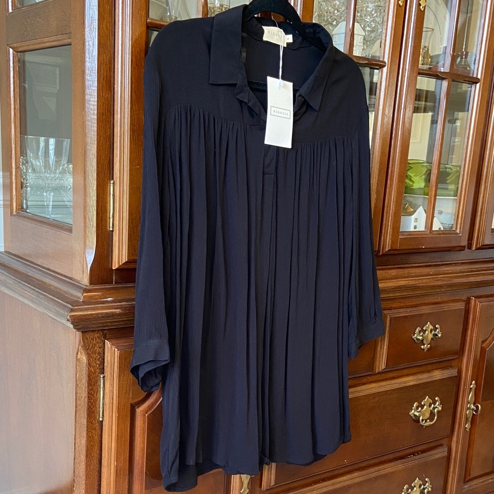 NWT Women's Elegant‎ Black Pleated Blouse- Size Medium